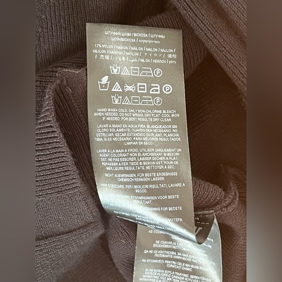 Women’s GUESS Long Sleeve Pierced V-Neck Irina Rib Sweater Pullover Sweater - Picture 13 of 14